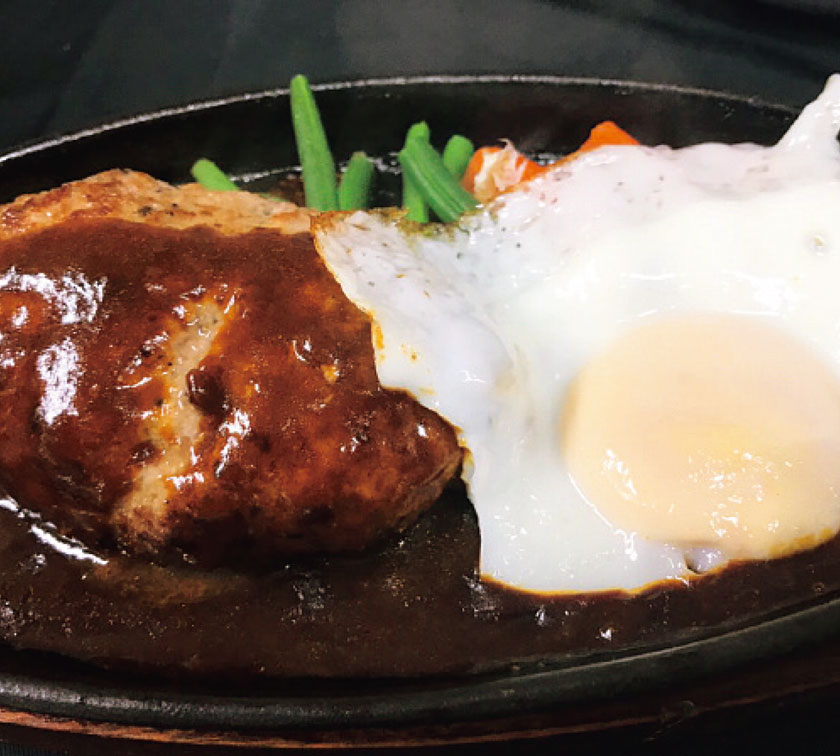 ハンバーグ目玉焼き添え